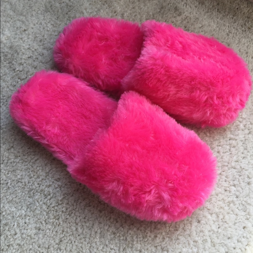 New Pink Fluffy house slippers